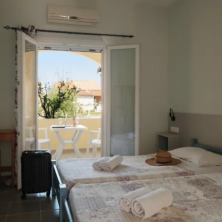 Feeloxenia Corfu Апартаменты *